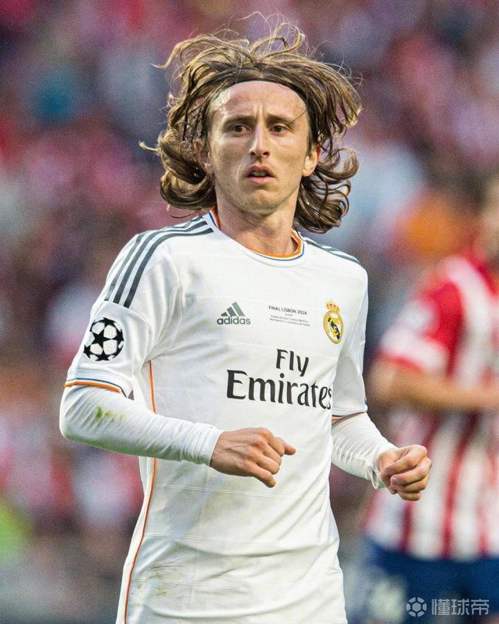 足球国足球员海外首发，发挥稳定