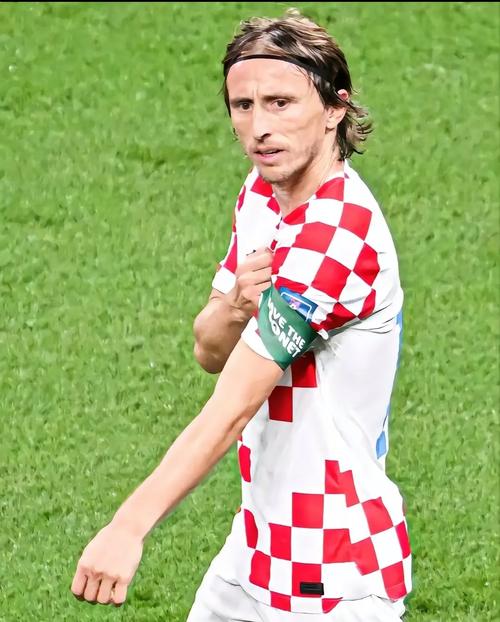 路易斯-迪亚斯导致阿什拉夫受伤，摩洛哥记者：你是个罪犯