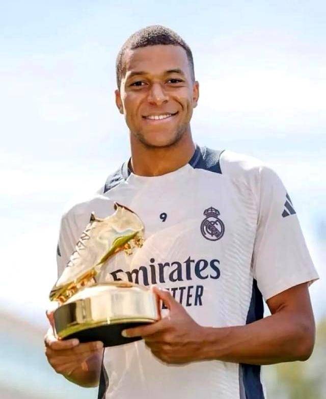 官方：拜仁中场帕利尼亚租借加盟热刺，含2500万欧买断条款