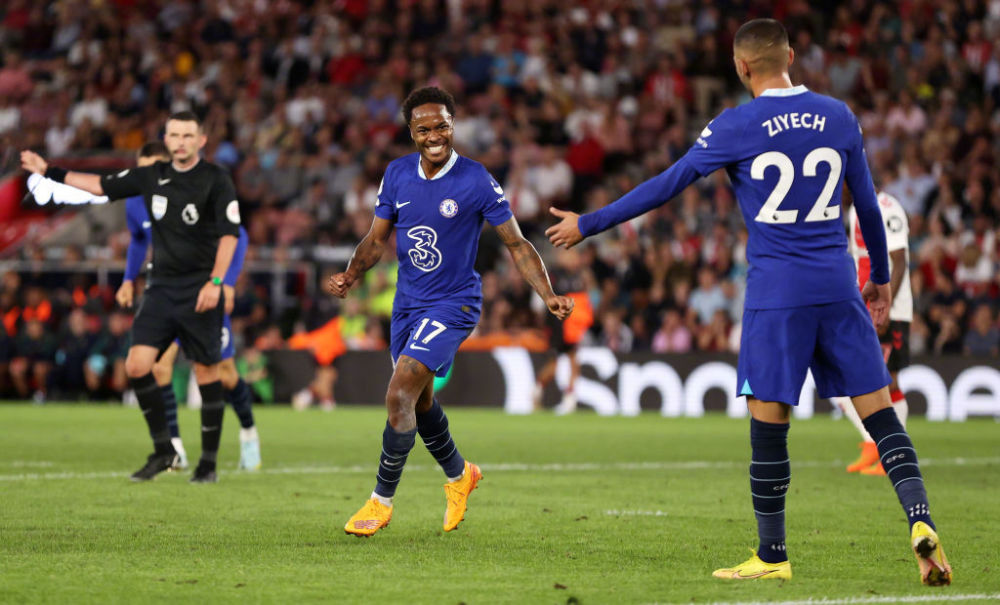 足球英超双红会爆发冲突，多人吃黄牌